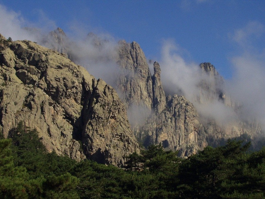 Aiguille de Bavella : une destination unique en Corse du Sud