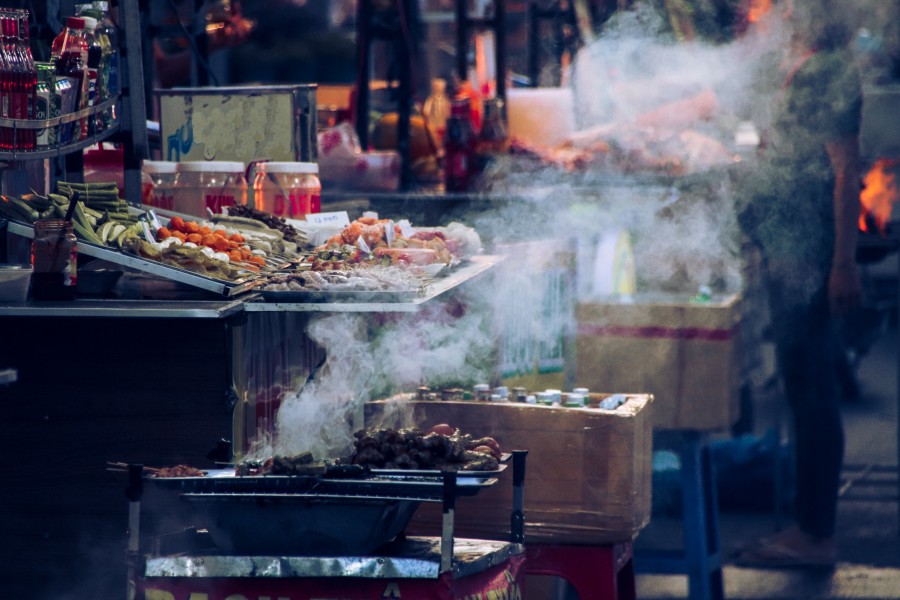 Bon plan voyage : goûter la cuisine de rue !