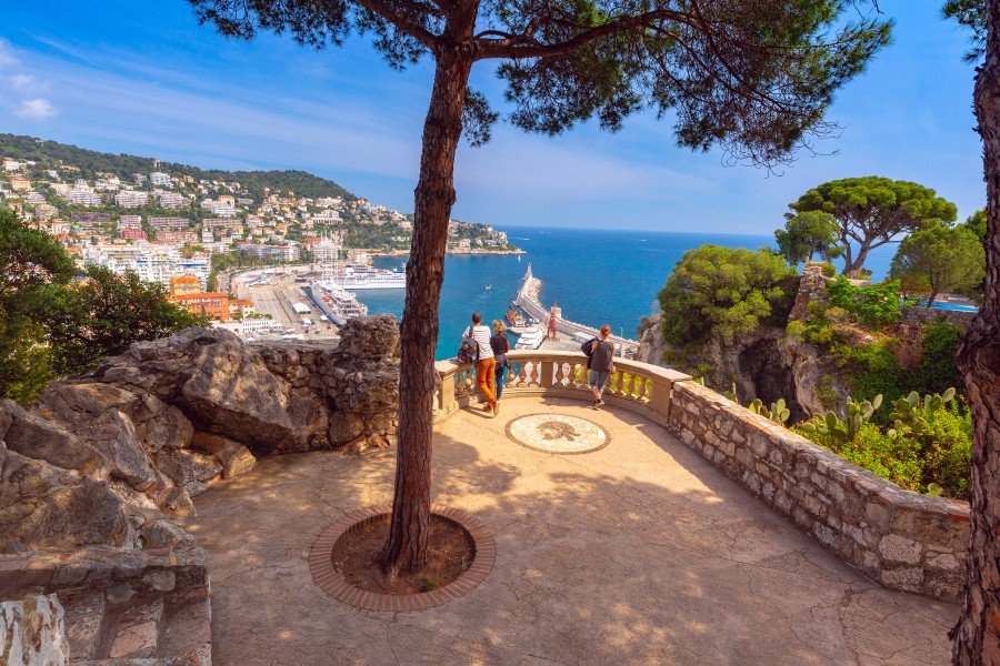 Faire une balade le long de la Promenade des Anglais