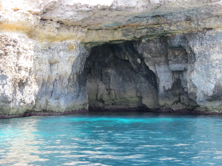 Quelle est la profondeur de la Grotte Bleue à Marseille ?